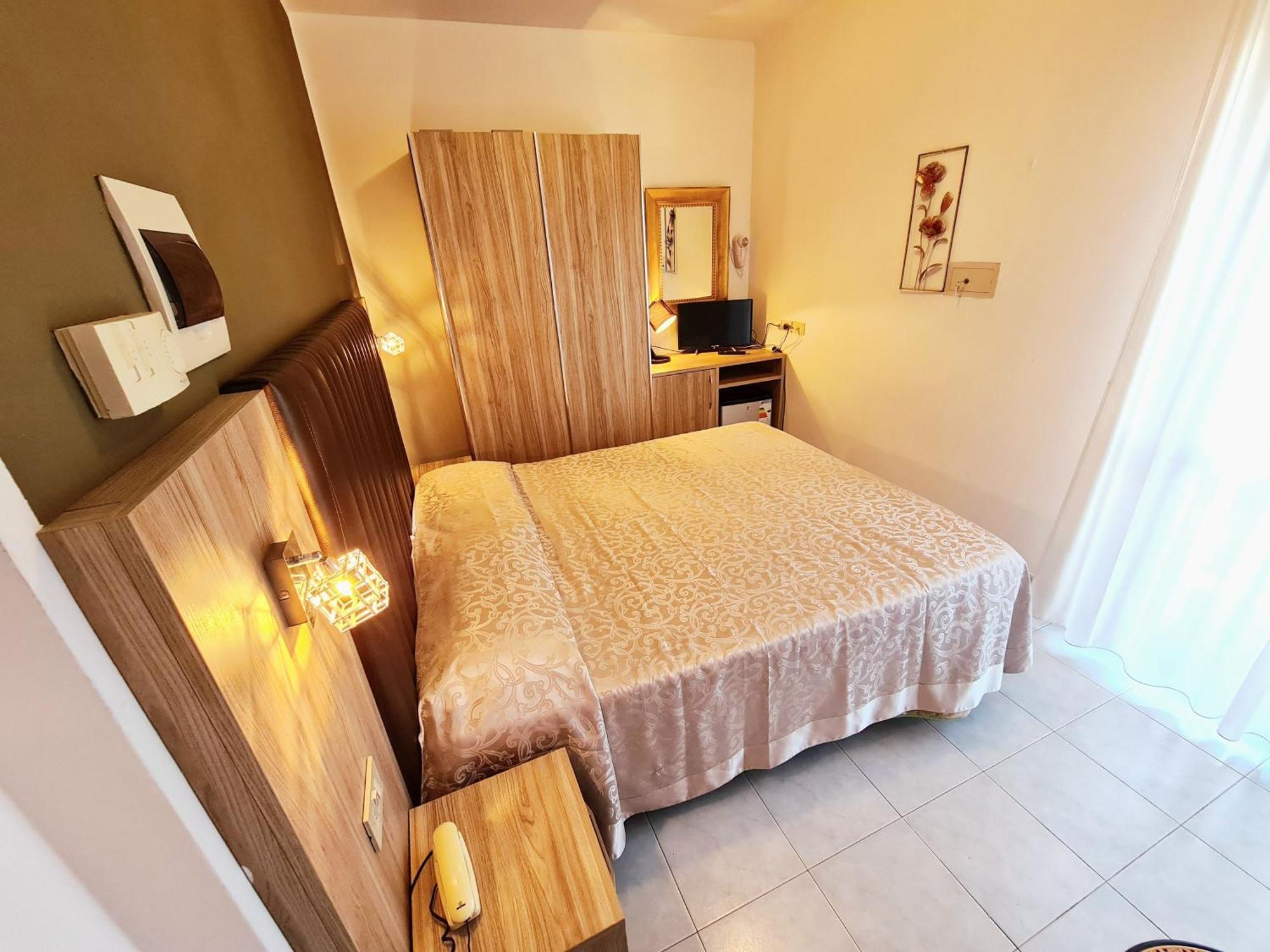 Hotel Laura Cesenatico Quarto foto
