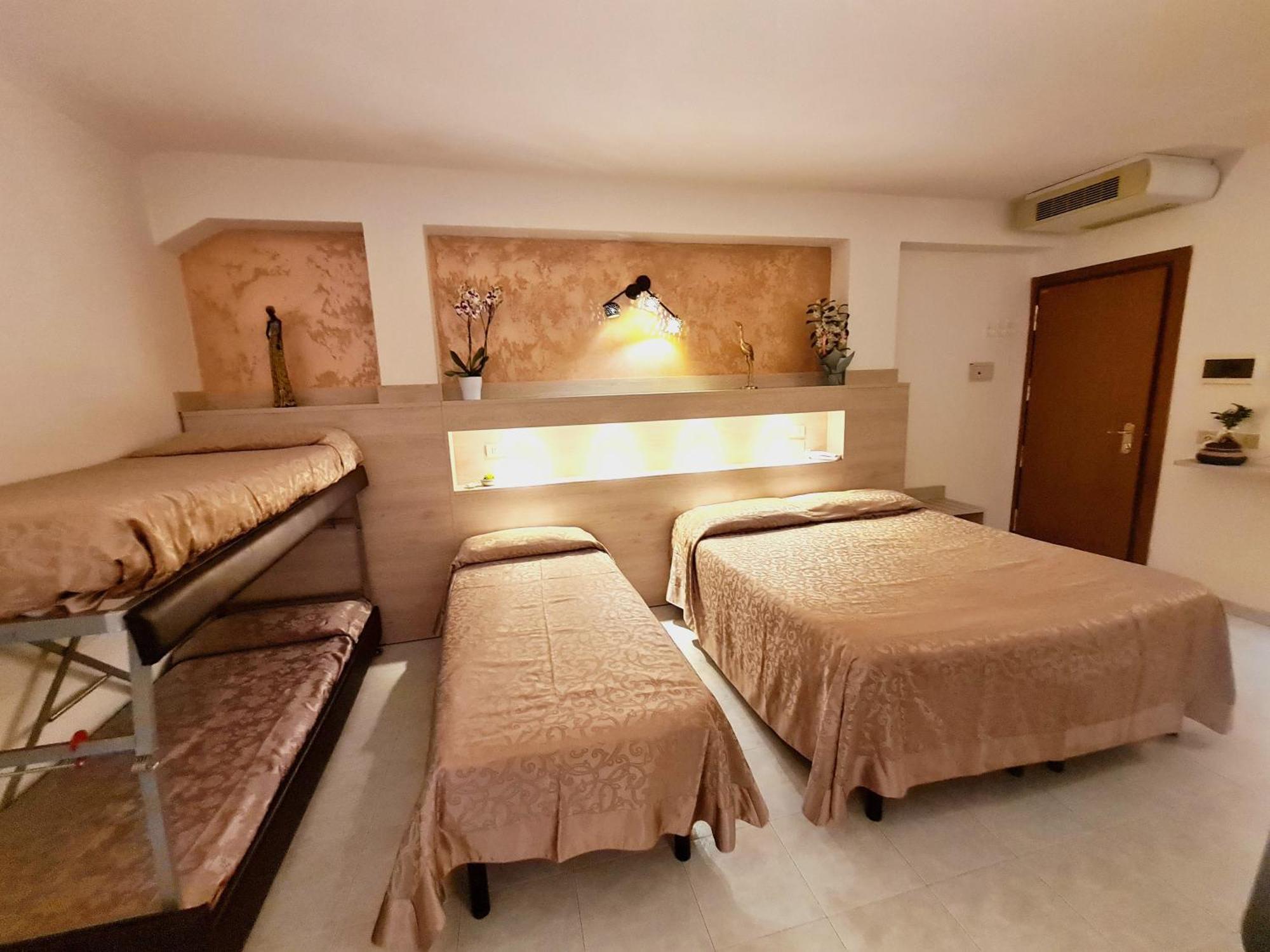 Hotel Laura Cesenatico Quarto foto
